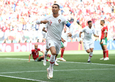  WORLD CUP 2018: Fabregas chê bai Ronaldo. Nigeria thách thức Messi ảnh 1